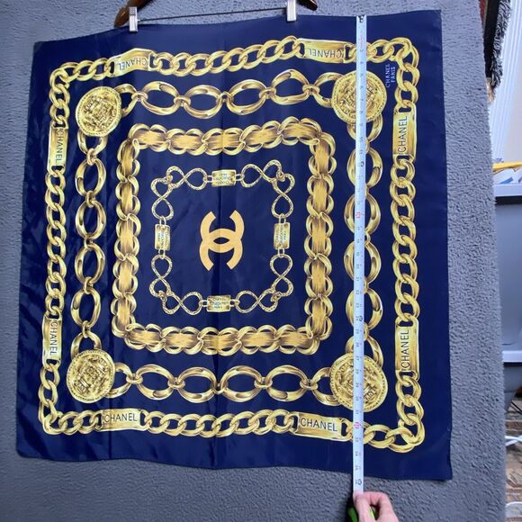 Vintage Chanel 31 Rue Cambon Paris Silk Scarf Navy & Gold Chain Link Design - Picture 4 of 11